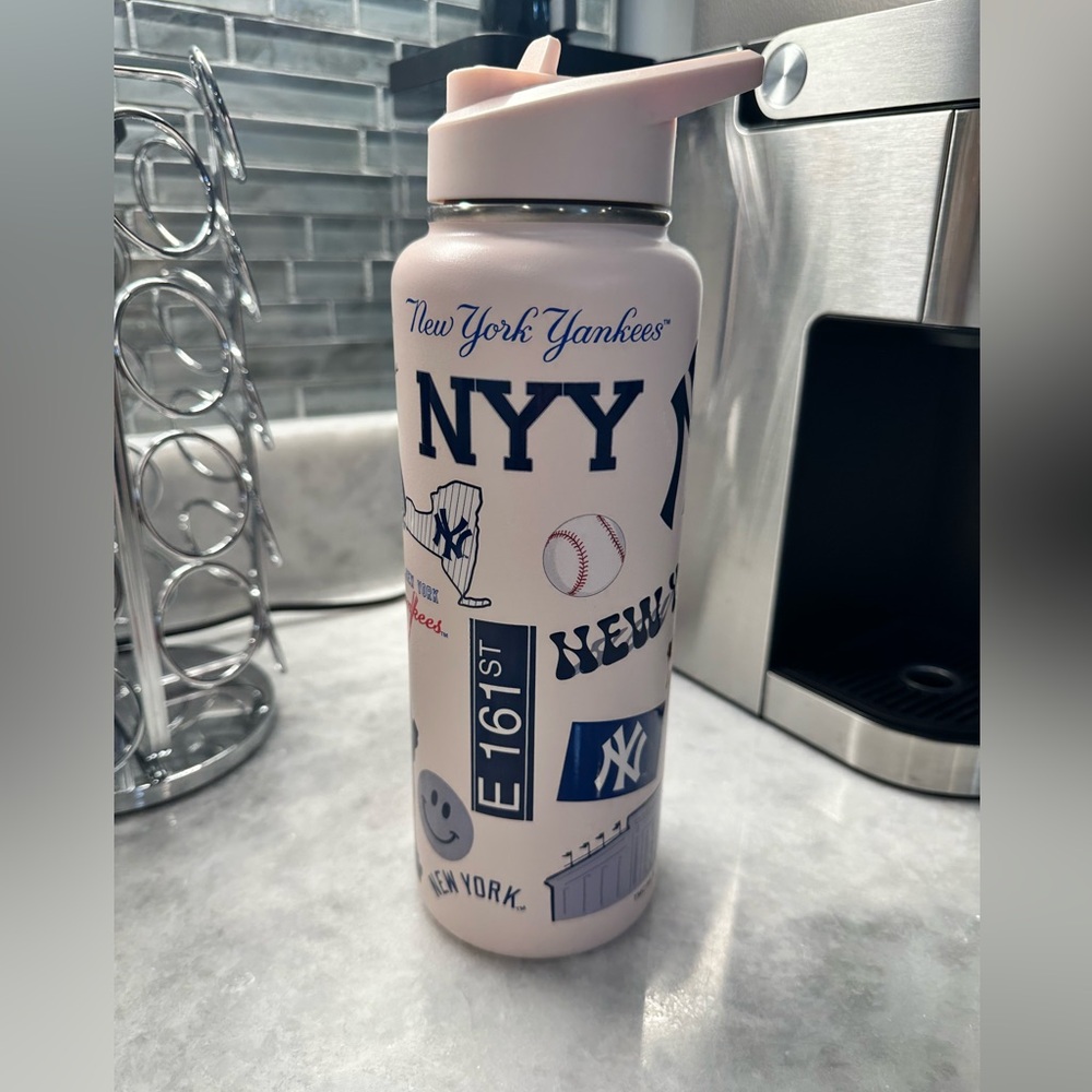 New York Yankees Pink 34oz Unique Design Quencher Tumbler - Picture 11 of 11